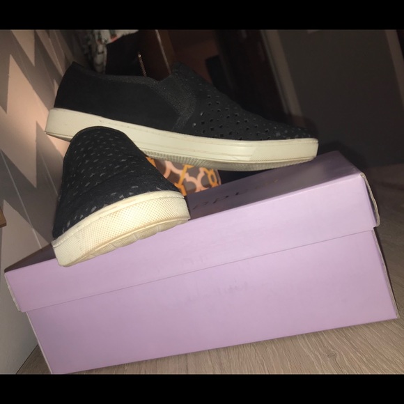 Gorgeous black slip ons ! - Picture 4 of 7